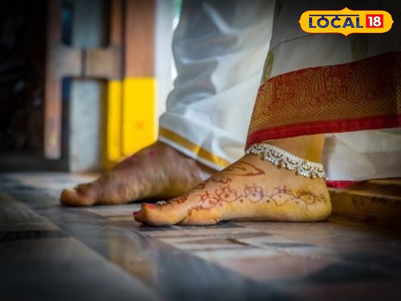 *গৃহপ্রবেশের আগে অবশ্যই কোনও পুরোহিতের সঙ্গে আলোচনা করে দিন নির্ধারণ করে পূজা-মন্ত্র উচ্চারণ করে তবে গৃহ প্রবেশ করুন।