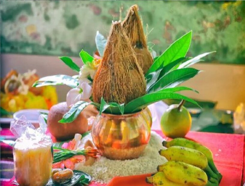 *যেদিন গৃহ প্রবেশ করবেন সেদিন অবশ্যই রান্না ঘরের পুজো করবেন এবং বাড়িতে যে রান্না ঘর রয়েছে সেখানে ভগবানকে ভোগ নিবেদন করবেন। এরপর গরু, কাক, কুকুর, পিঁপড়ের জন্য খাবার বের করুন এবং গৃহপ্রবেশের দিন এই দিন ব্রাহ্মণকে ভোজন করানো উচিত।