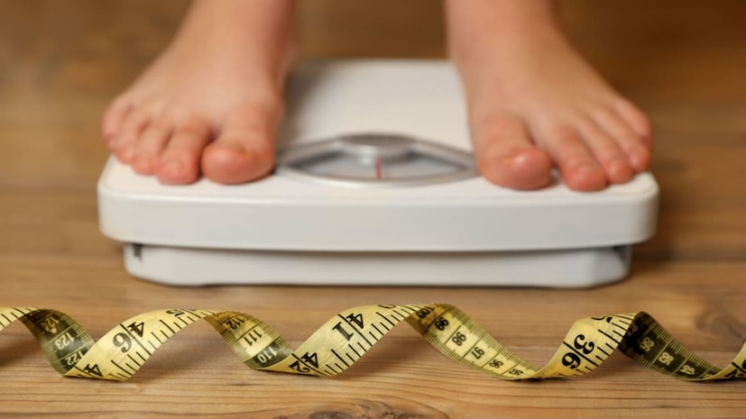 উচ্চতা ওজন কী ভাবে গণনা করা যায়?BMI (বডি মাস ইনডেক্স) এর সাহায্যে আমরা উচ্চতা অনুযায়ী ওজন গণনা করি। এটির সাহায্যে বেশিরভাগ মানুষই বুঝতে সক্ষম হন তাঁদের ওজন কম নাকি বেশি।