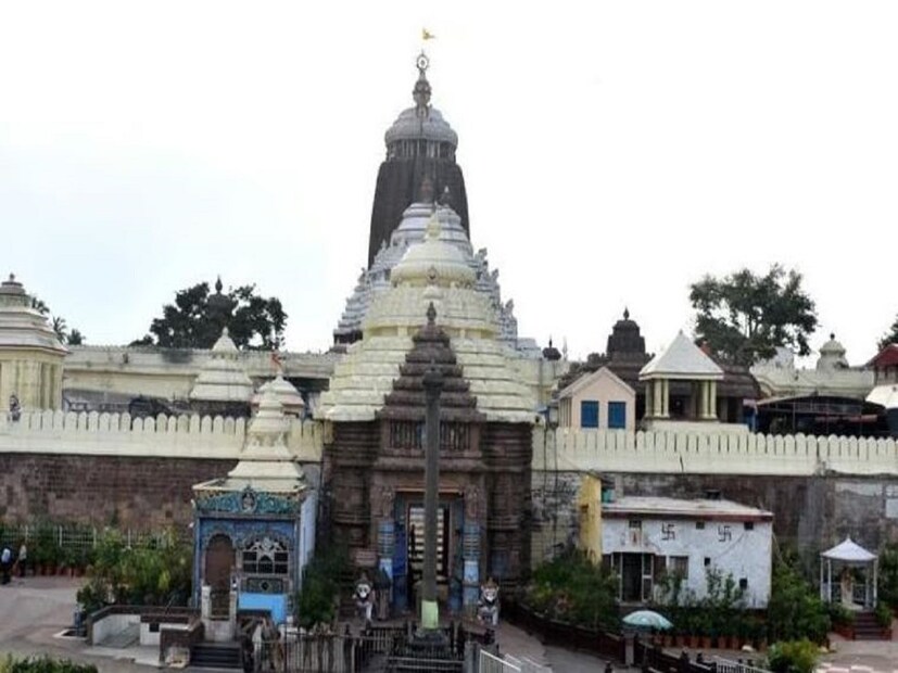 সংবাদমাধ্যমের সঙ্গে কথা বলার সময় ওড়িশার নতুন মুখ্যমন্ত্রী বলেন, “সরকার গঠনের পর প্রথম মন্ত্রিসভার বৈঠকে আমরা চারটি গুরুত্বপূর্ণ সিদ্ধান্ত নিয়েছি। জগন্নাথ মন্দিরের চারটি প্রবেশদ্বার গত কয়েক বছর ধরে বন্ধ রয়েছে। বিজেপি নির্বাচনী ইস্তেহারে তা খুলে দেওয়ার প্রতিশ্রুতি দিয়েছিল”।