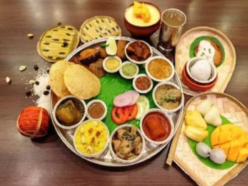আসছে জামাইষষ্ঠী৷ ষষ্ঠীর রীতি পালনে বাঙালি বারাবরই এগিয়ে৷ আর কথায় আছে জামাই আদর৷৷ ফলে জামাইষষ্ঠীর এই নিয়মে যেন একটু বেশিই আয়োজন৷ জামাইষষ্ঠী শুধু জামাইয়ে বসিয়ে, আদর-যত্নে নানা পদ খাওয়ানো নয়, এর পিছনে রয়েছে অনেক নিয়মকানুন৷ বিভিন্ন আাচর পালনের মাধ্যমে হয় জামাইষষ্ঠী৷