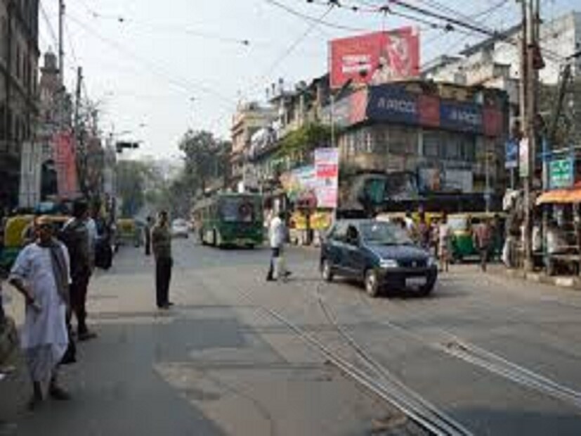 পরবর্তীতে সিরাজ-উদ-দৌলা শহরটির নাম রাখেন আলীনগর। ব্রিটিশ আক্রমণের প্রস্তুতি হিসেবে সিরাজ ও তার বিশ্বস্ত উপদেষ্টা মীর জাফর তৎকালীন সুতানুটির একটি খোলা এলাকায় হাতি জমাতে শুরু করেন। এইভাবে ধীরে ধীরে এলাকাটির নাম হয় হাতিবাগান।
