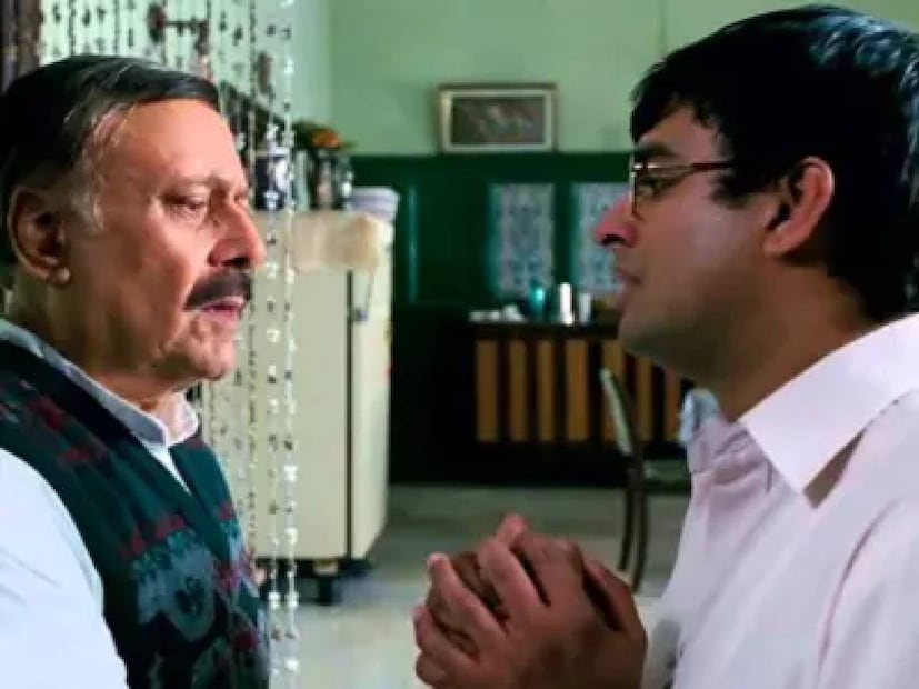সেই অভিনেতারই ছোটবেলার একটি ঘটনা তুলে ধরা হল। যেই ঘটনার সঙ্গে ‘৩ ইডিয়টস’-এ তাঁর চরিত্র ফারহান কুরেশির মিল রয়েছে। বাবার কথায় ইঞ্জিনিয়ারিং না করে নিজের পছন্দমতো পেশা বেছে নিয়েছিল ফারহান। মাধবনের গল্পটাও বেশ একইরকম।