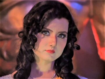 সত্য ঘটনা থেকে বানানো এই ভূতের ছবি, সত্যিই পরিচালকের পাশে বসা মহিলার পা উলটো ছিল সত্য ঘটনা থেকে বানানো এই ভূতের ছবি, সত্যিই পরিচালকের পাশে বসা মহিলার পা উলটো ছিল