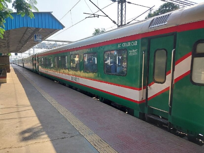 ইদ-উল-আজহা উপলক্ষ্যে সাময়িক বাতিল মৈত্রী এক্সপ্রেস ও বন্ধন এক্সপ্রেস৷ বাংলাদেশ রেলওয়ে কর্তৃপক্ষের অনুরোধে বাংলাদেশে ঈদ-উল-আজহা উদযাপন এবং সেই জন্য নিম্নলিখিত পরিষেবাগুলি সাময়িকভাবে বাতিল থাকবে৷ দেখে নিন 