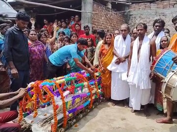 মালদহে অবাক করা ঘটনা।
