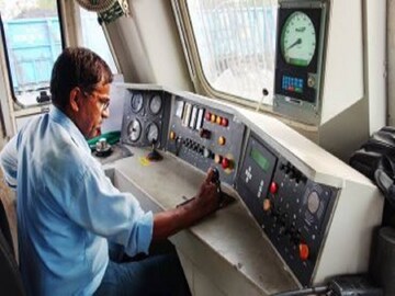 লোকো পাইলটের এত শূন্যপদ!