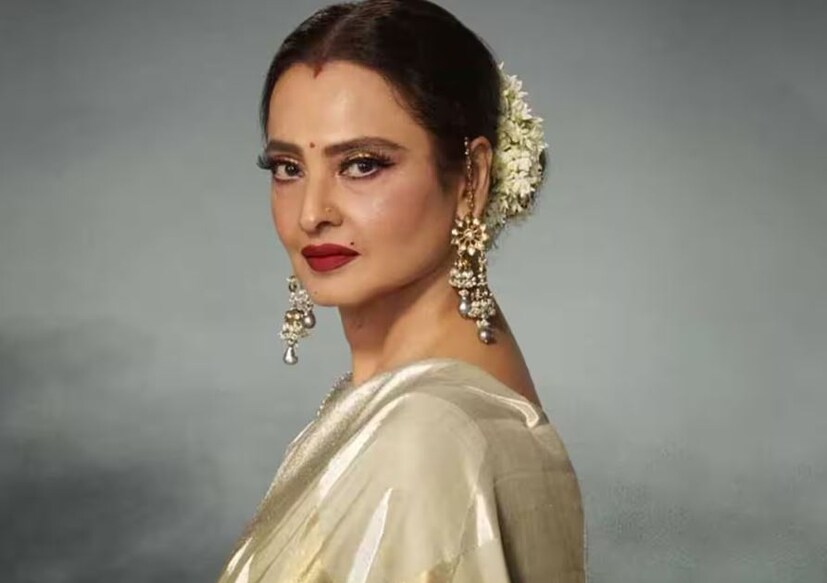 তিনি তাঁর সৌন্দর্য থেকে প্রিয় ব্যক্তি, ভয় নিয়েও নানা তথ্য প্রকাশ করেছিলেন।  কয়েক বছর আগে রেখা যা লিখেছিলেন তা এখন মাইক্রোব্লগিং সাইটে ভাইরাল হচ্ছে। রেখা তার সবচেয়ে বড় ইচ্ছার কথা বলেছিলেন। তিনি লিখেছিলেন, 'প্রকৃত স্নেহ'ই তার সবচেয়ে বড় প্রয়োজন। নিজের বোকা দিকটার কথাও প্রকাশ করেছেন এবং স্বীকার করেছেন যে তিনি তার অবসর সময়ে বেনামী ফোন কল করতেন।