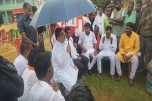 বৃষ্টিতে ছাতা মাথায়, ভোট পরবর্তী অশান্তির অভিযোগ শুনলেন শুভেন্দু
