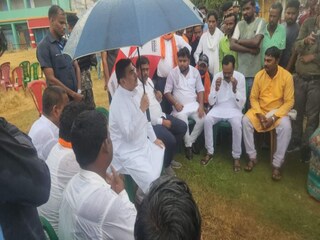 ভোট পরবর্তী অশান্তির অভিযোগ শুনলেন বিরোধী দলনেতা শুভেন্দু অধিকারী।