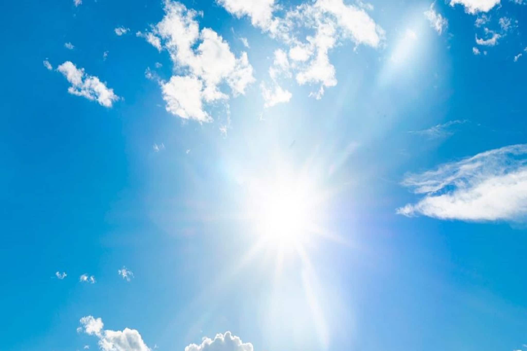 আকাশ থেকে পড়ল ওটা কী! হুলুস্থুল কাণ্ড....