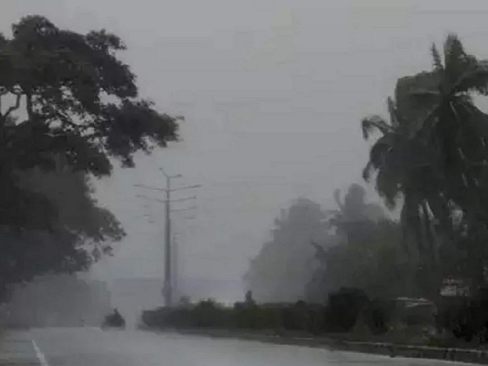 উত্তরের জেলায় জেলায় চরম বৃষ্টি জারি অরেঞ্জ অ্যালার্ট, দক্ষিণে তাপপ্রবাহ