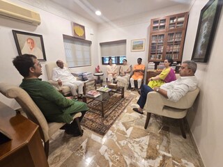 শরদ পাওয়ারের বাড়িতে বৈঠকে তৃণমূল 