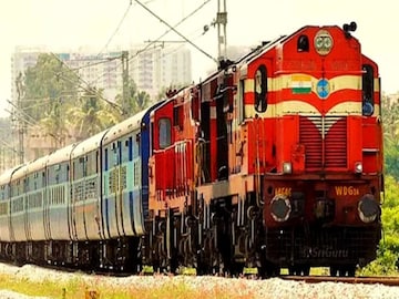 এসি-স্লিপার কোচে 'ঘুমানোর' নিয়মে বড় চেঞ্জ! ট্রেনে ওঠার আগে দেখে নিন বার্থ রুলস এসি-স্লিপার কোচে 'ঘুমানোর' নিয়মে বড় চেঞ্জ! ট্রেনে ওঠার আগে দেখে নিন বার্থ রুলস