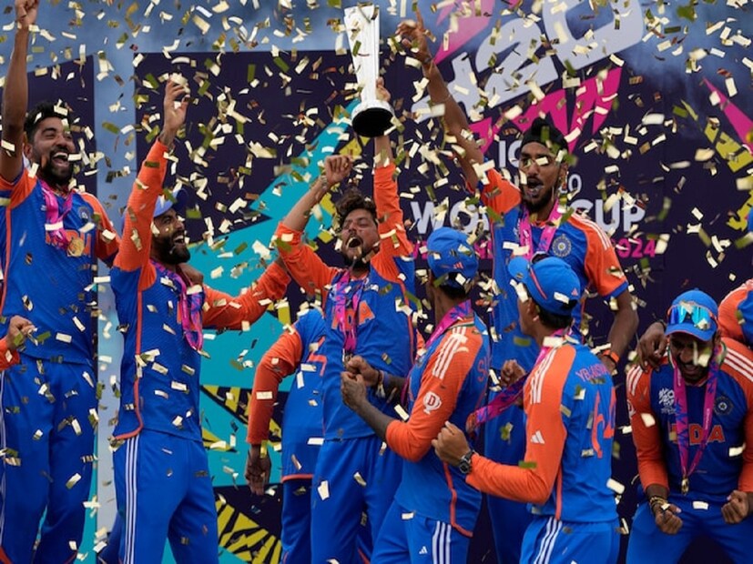 আর এরপরই অনুরাগীদের প্রশ্ন, বিরাট, রোহিতের জায়গায় এবার কে? নতুন প্রতিভা কম আসছে না ভারতীয় টিমে, কিন্তু ধারাবাহিকতা, একগ্রতা যেমন বিরাট, রোহিতদের মধ্যে রয়েছে, তা পাবে তো নতুন প্রজন্ম? প্রশ্ন অনেকেরই। 