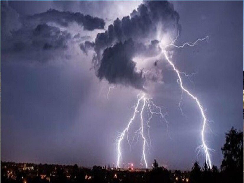 IMD Kolkata Rain Forecast: কবে কীরকম বৃষ্টি হবে কলকাতায়, জেনে নিন। ১৬ জুন অর্থাৎ গতকাল, এবং আজ, সোমবার, ১৭ জুন শহরে হালকা বৃষ্টি এবং বজ্রপাত। তাপমাত্রা ছিল ২৯ থেকে ৩৬ ডিগ্রি সেলসিয়াসের মধ্যে।