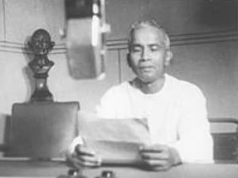 প্রফুল্ল চন্দ্র ঘোষ জগন্নাথ কলেজ থেকে শিক্ষা লাভ করেন এবং মেধার মাধ্যমে উচ্চ বৃত্তিও অর্জন করেন। তিনি সফলভাবে কলকাতা বিশ্ববিদ্যালয় থেকে রসায়নে স্নাতক সম্পন্ন করেন। ১৯১৩ সালে, প্রফুল্ল শিল্পকলায় স্নাতক এবং রসায়নে বিএসসি ডিগ্রি লাভ করেন। ১৯১৬ সাল নাগাদ, তিনি রসায়নে তার M.A এবং M. Sc ডিগ্রি অর্জন করেন।