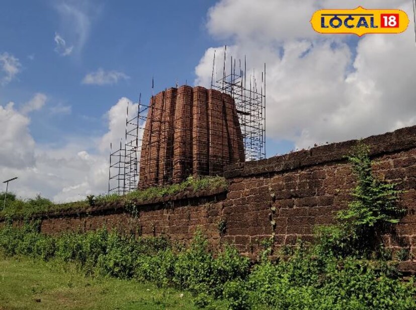 শুধু তাই নয়, একদিকে যেমন সারা দিনের ক্লান্তি ভুলে আপনাকে এক আলাদা আনন্দ দেবে, তেমনই শিক্ষামূলকজানতে পারবেন নানা জিনিস। তাই এবারের উইকেন্ডে আপনার ডেস্টিনেশন হোক এই জায়গা। বাংলা ওড়িশা সীমানা থেকে মাত্র দু কিলোমিটার দূরে এমন সুন্দর একটি দুর্গ, যা আপনাকে নিয়ে যাবেইতিহাসের অলিন্দে।