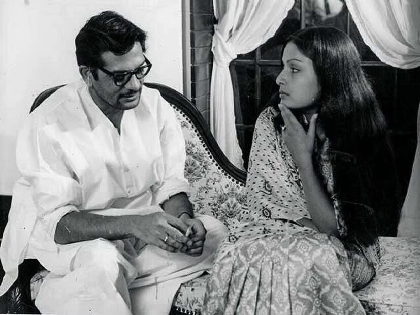 রাখির নায়িকা রূপে প্রথম বলিউডে একটি ছবি মুক্তি পায় ধর্মেন্দ্রর বিপরীতে। উত্তমকুমার সুপ্রিয়া দেবী অভিনীত বাংলা ছবির হিন্দি ভার্সন একই নামে ‘জীবন মৃত্যু’ রিলিজ করে। যে ছবি বিশাল জনপ্রিয়তা পায় এবং রাখির প্রথম হিন্দি ছবি তাঁকে বলিউডের প্রথমা নায়িকাদের সারিতে নিয়ে চলে আসে। ১৯৭২ সালে প্রথম দেখায় রাখির বাঙালি রূপের প্রেমে পড়েন গুলজার।