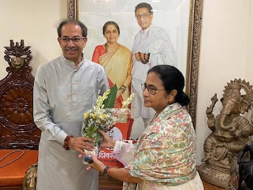 উদ্ধব ঠাকরে এবং মমতা বন্দ্যোপাধ্যায়।