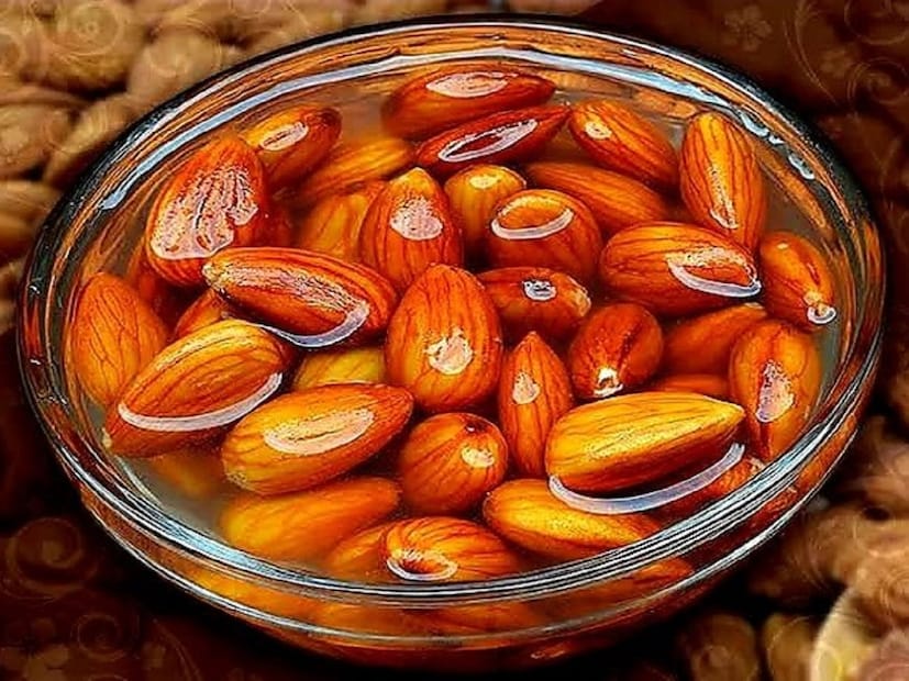 পুষ্টিবিদের মতে, বাদাম জাতীয় শুকনো ফল ভিজিয়ে খেলে বেশি উপকার। কিন্তু কাজুবাদাম ভিজিয়ে খাওয়া উচিত নয়। শুকনো কাজুই শরীরের জন্য সবচেয়ে উপকারী। 
