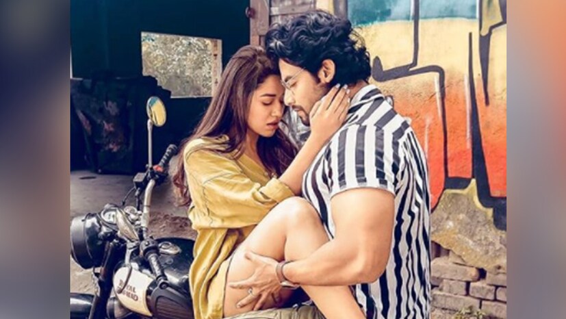 ‘‘মানুষ যা ভাবে, তা কি আদৌ ঘটে সবসময়ে? তবে আসল কথা হল, সোহিনী এবং শোভনের বিয়ের খবরে আমি খুবই খুশি। সবারই খুশি হওয়ার কথা। কখনও দেখা হলে আমি শুভেচ্ছাও জানাব।’’