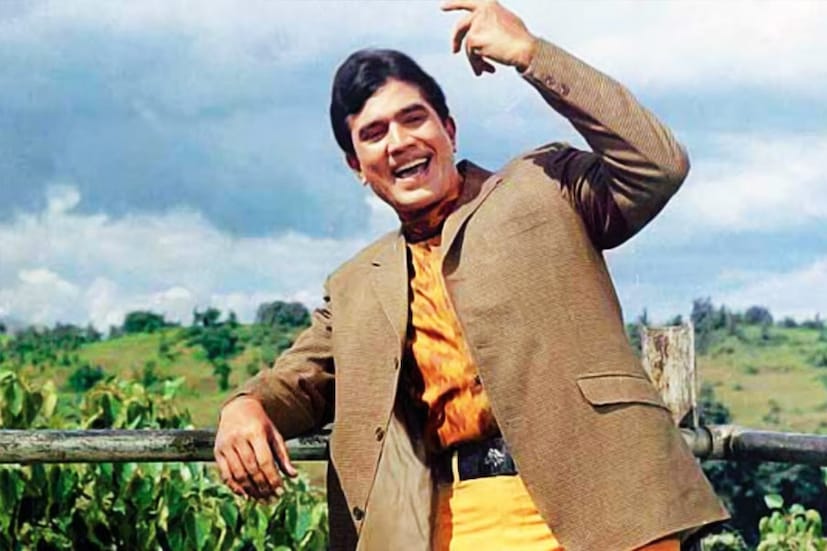 রাজেশকে উদ্দেশ করে মহিলা অনুরাগীরা তাঁর গাড়িতে চুমু এঁকে দিতেন। অমিতাভের কথায়, রাজেশ খান্নার স্টারডম ছিল আকাশছোঁয়া। শান্ত-চুপচাপ মানুষ ছিলেন। অগুন্তি ফ্যান ফলোয়ার। সেটে ভক্তের জোয়ার আসত। ১৯৭০-এ স্পেন থেকে ফ্যানেরা আসত তাঁকে একঝলক দেখতে।