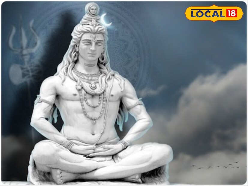 *শ্রাবণ মাস মহাদেবের উপাসনার জন্য সবচেয়ে বিশেষ বলা হয়। এই মাসে শিবের উপাসকরা উপাসনা করে। বিশেষ করে সোমবারগুলিতে মন্দিরে মন্দিরে ভক্তের ঢল নামে। 