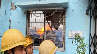 দীর্ঘক্ষণ কেটে গেলেও আগুন নিয়ন্ত্রণে আসেনি। 