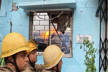 ভোররাতে গোডাউনে আগুন! জ্বলছে যশোর রোড, আগুন নিয়ন্ত্রণে আনতে হিমশিম দমকল