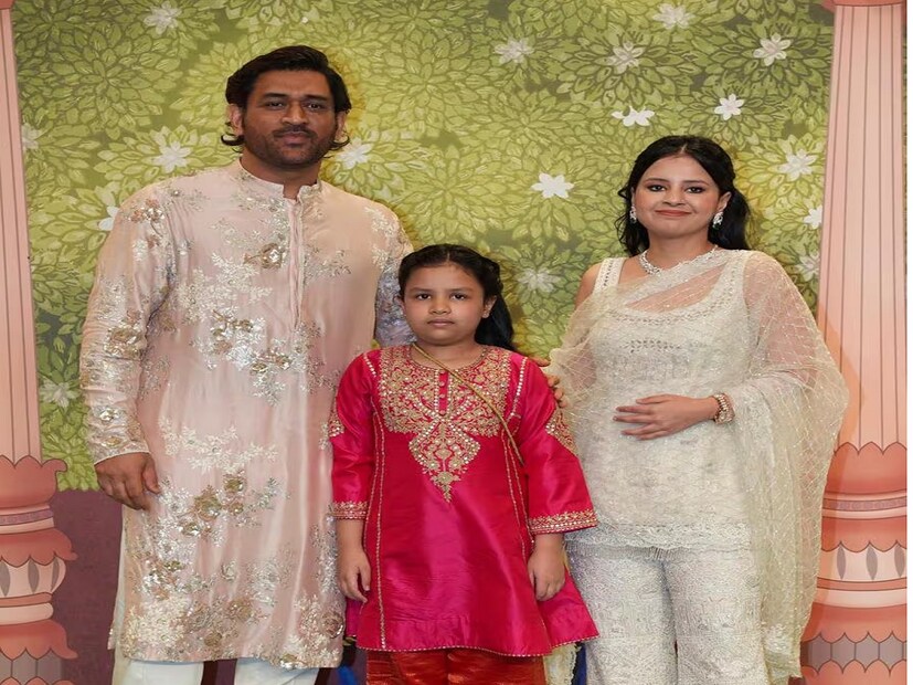 এমএস ধোনির মেয়ে জিভাকেও দারুণ ভাবে বড় করছেন ধোনি ও তাঁর স্ত্রী। জিভা কোন স্কুলে পড়ে জানলে আপনিও নিজের সন্তানকে নিয়ে স্বপ্ন দেখতে পারবেন। কত স্কুলের ফি? জেনে নিন। 
