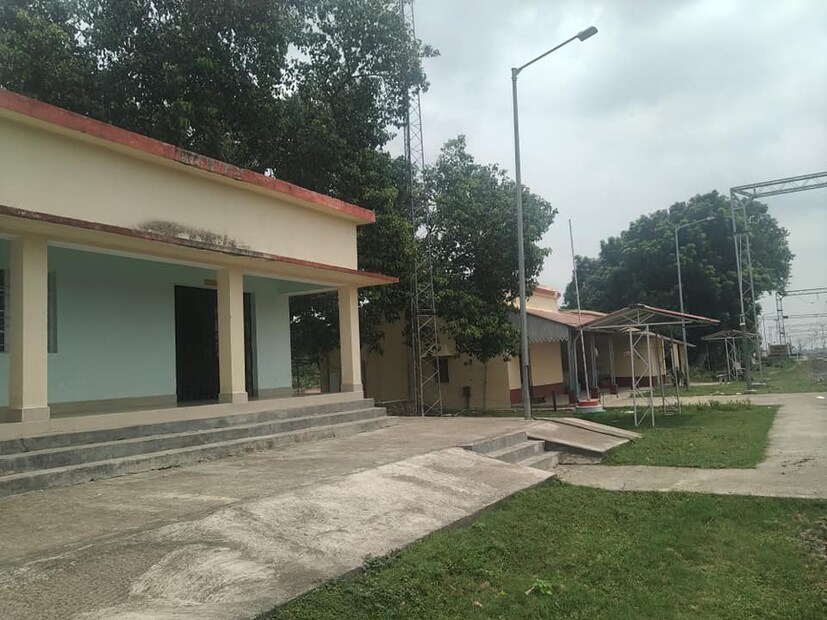 পরে ২০১১ সালে অন্য একটি চুক্তির মাধ্যমে সিঙ্গাবাদ দিয়ে নেপাল থেকে আসা এবং নেপালগামী মালগাড়ি চলাচলে ছাড়পত্র দেওয়া হয়। এর ফলেই বাণিজ্য এবং পণ্য পরিবহণে গুরুত্ব বাড়ে সিঙ্গাবাদের। 