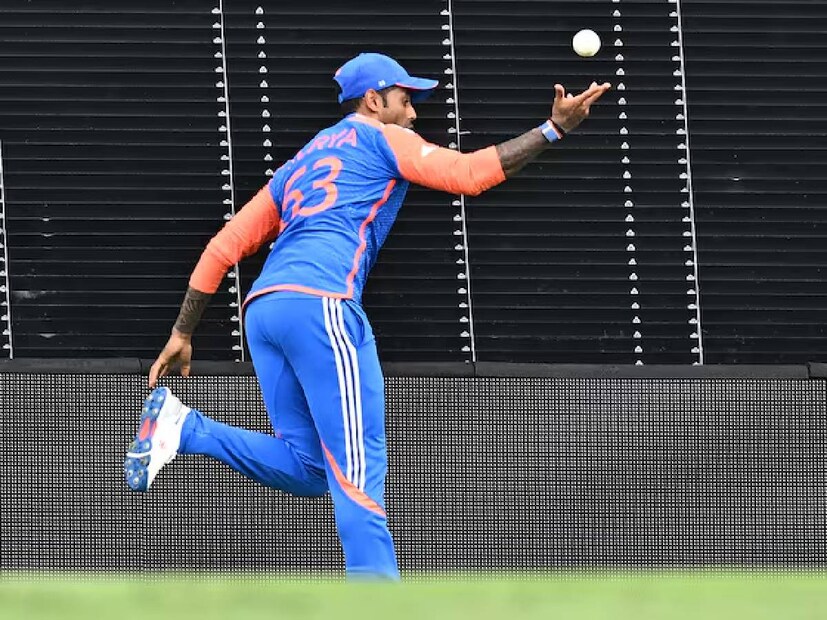 বাস্তবে এক দিনের ক্রিকেটে টি২০ ক্রিকেটের মতো সাফল্য পাননি সূর্যকুমার। মোট ৩৭টি এক দিনের ম্যাচ খেলে সূর্য মাত্র ৭৭৩ রান করেছেন, গড় মাত্র ২৫.৭৬। 