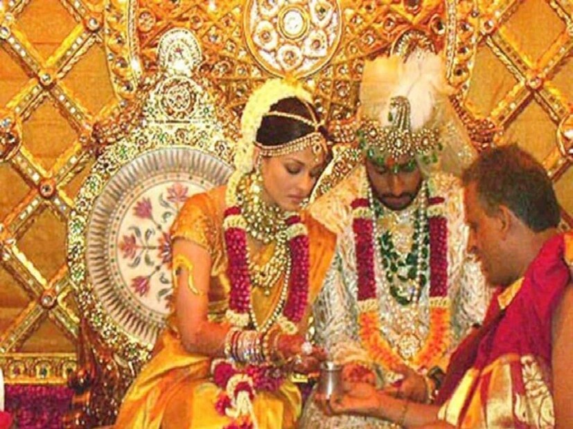 কী বলেছিলেন অমিতাভ? গাছের সঙ্গে ঐশ্বর্যর বিয়ের অভিযোগ উড়িয়ে তিনি জানিয়েছিলেন, এ সব কুসংস্কারে তাঁর পরিবার বিশ্বার করে না। 