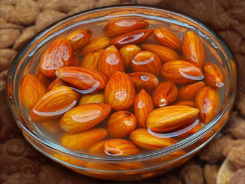আগে জানা দরকার, ড্রাই ফ্রুটস শুকনো নাকি ভিজিয়ে খেলে উপকার? শুকনো ফল ও বাদাম ভিজিয়ে রাখলে তা নরম হয়ে যায়, সহজেই খোসা উঠে আাসে। দাঁতের সমস্যা থাকলে চিবিয়ে খেতে সুবিধা হয়। পাশাপাশি হজমেও সুবিধা হয়।