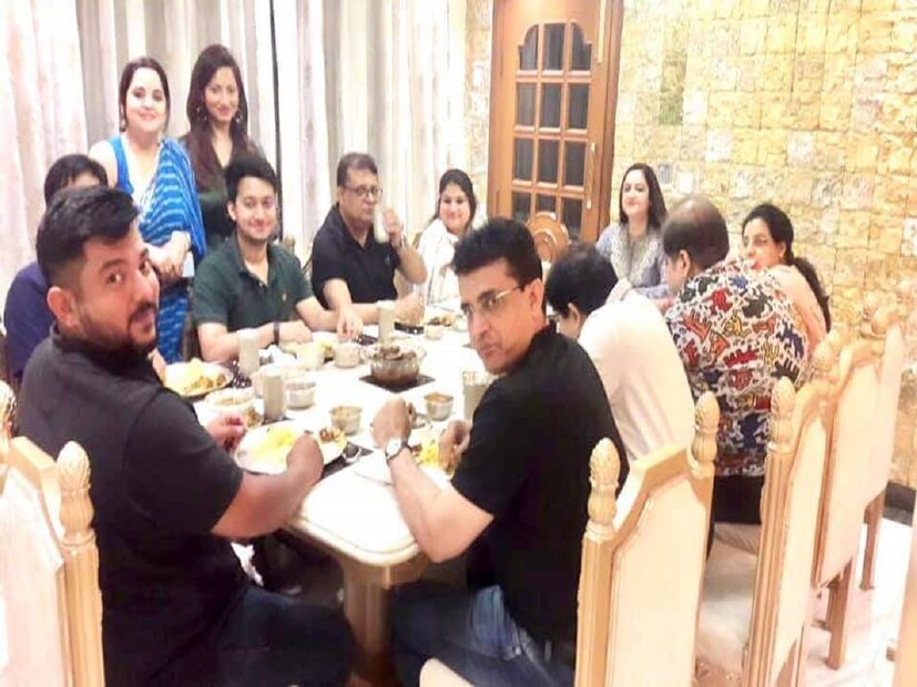 ম্যাজিস্ট্রেট সূত্রে সৌরভ গঙ্গোপাধ্যায়ের দাদার বিয়ের নানা তথ্য সামনে এসেছে৷ 