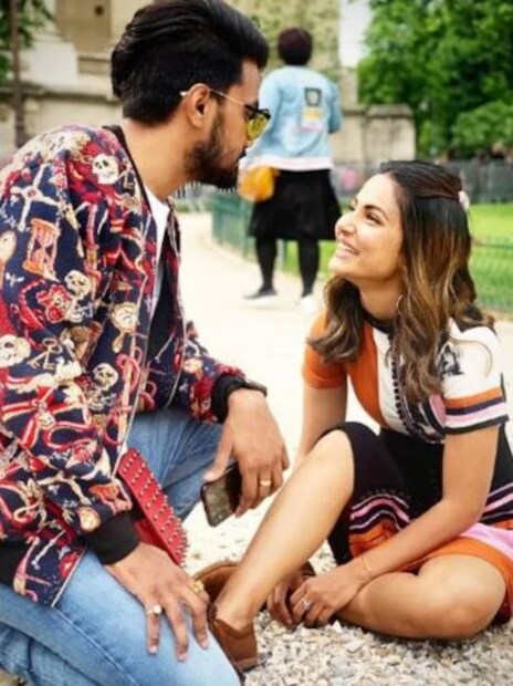 একবার তাঁদের জিজ্ঞাসা করা হয়েছিল যে হিনা কবে রকিকে বিয়ে করবেন? এই প্রশ্নের উত্তরে হিনা বলেছিলেন, আমরা দুজনেই মানসিকভাবে স্বামী-স্ত্রীর মতো, তাই শো-অফের দরকার নেই। 