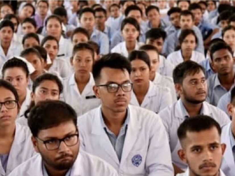 নিট নিয়ে দুর্নীতি সামনে আসার পরেই আচমকা স্থগিত হয়ে যায় নিট-পিজি পরীক্ষা। তার পরে শুক্রবার অবশেষে পরীক্ষার নতুন দিন ঘোষণা করল এনবিইএমএস।