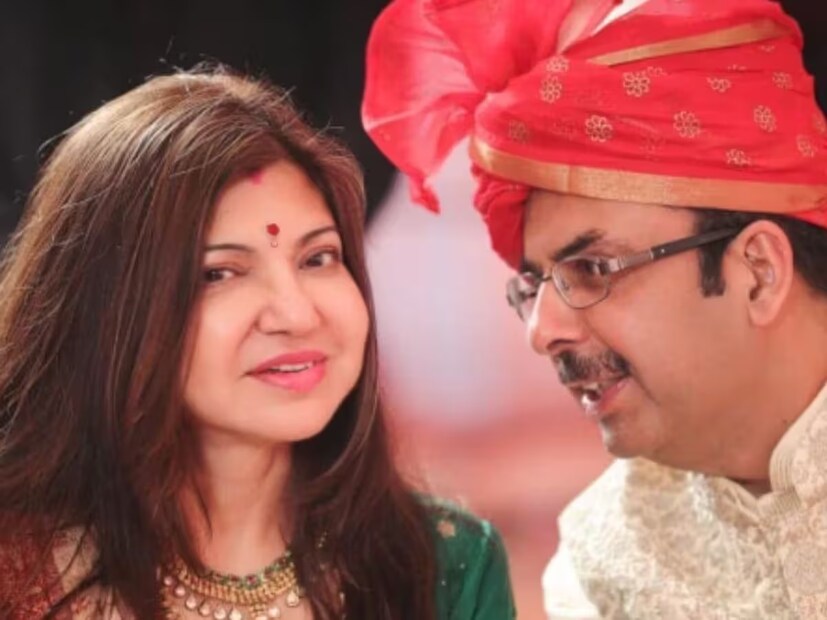 সেখান থেকে বন্ধুত্ব এবং প্রেম। ব্যবসার প্রয়োজনে মুম্বই এলে অলকার বাড়িতেও আসতেন নীরজ। অলকা তখন তাঁর কেরিয়ারের একবারে শীর্ষে, তাঁর পক্ষে মুম্বই ছেড়ে শিলংয়ে গিয়ে থাকা অসম্ভব ছিল।