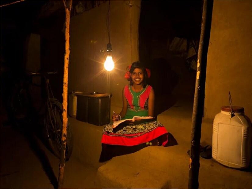 মূলত রাজ্যের আর্থিকভাবে পিছিয়ে থাকা মানুষ ও তাদের পরিবারের কথা ভেবেই এই প্রকল্প চালু হয়। এতে করে মাসের নূন্যতম যে বিদ্যুৎ খরচ হয় তার বোঝা নিতে হয় না কাউকে। তবে রাতের বেলা লাইট ও গরমে ফ্যান চালিয়ে কিছুটা স্বস্তি পাওয়া যায়। 