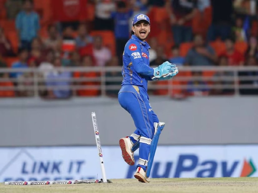 সেই সময় বোর্ডের সচিব জয় শাহ ঘরোয়া ক্রিকেটের বদলে আইপিএলকে প্রাধান্য দেওয়া নিয়ে সতর্ক করেছিলেন। পরে ক্রিকেটারদেও এও সতর্ক করা হয় যে ঘরোয়া ক্রিকেট না খেললে বিভিন্ন সমস্যা হবে। 