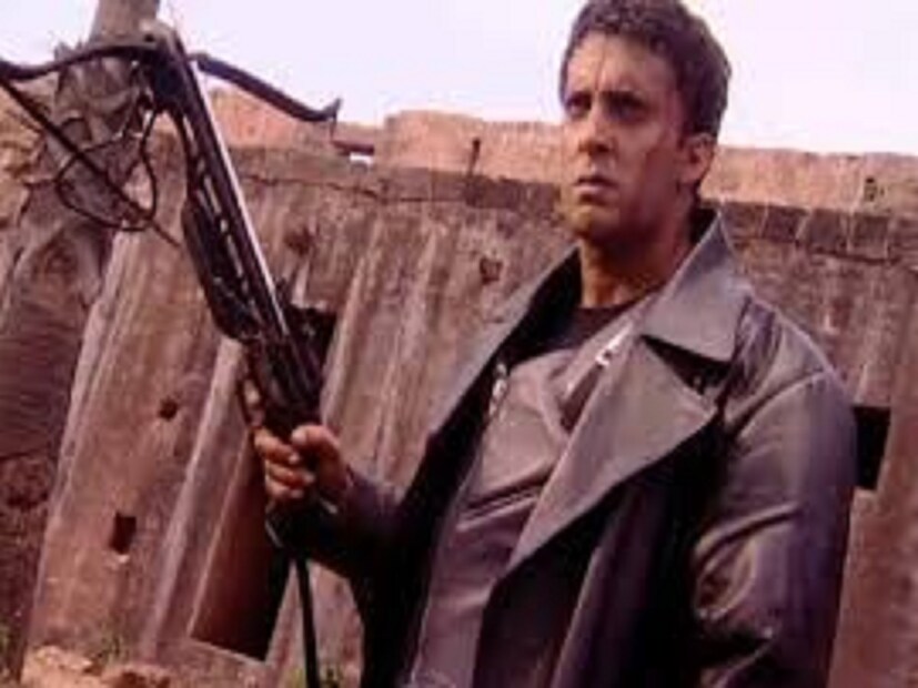 বড় পর্দায় অভিনয়ের সুযোগ না পেলে টেলিভিশনের দিকে ঝুঁকতে শুরু করেন মামিক। চ্যাম্পিয়ন, সদমা, চন্দ্রকান্তা, যুগ, ইশশশ… কোয়ি হ্যায়, ভিকরাল অওর গবরাল, শাকা লাকা বুম বুম, কুসুম, ব্ল্যাক, এজেন্ট রাঘব-- ক্রাইম ব্রাঞ্চ'-এর মতো একাধিক হিন্দি ধারাবাহিকে অভিনয় করেন তিনি।