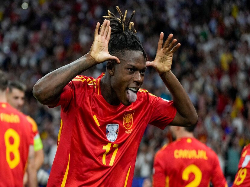 Euro 2024: ৩ বারের ইউরো কাপ চ্যাম্পিয়ন স্পেন ২০২৪ ইউরো কাপ ফাইনালে মুখোমুখি হয়েছিল ২০২১-র ফাইনালিস্ট ইংল্যান্ডের৷ বার্লিনে জমজমাট রবিবার ইউরোপ সেরার ফাইনাল দেখল ফুটবল দুনিয়া৷ এদিন লা রোজা বাহিনীর হয়ে ম্যচের ৪৭ মিনিটে গোল করে নায়ক উইলিয়ামস জুনিয়র৷ এরপর ইংল্যান্ড এক গোল শোধ করলেও খেলার ৮৬ মিনিটে এরজাবালের গোলে ২-১ স্কোরলাইনে ইউরো ২০২৪ চ্যাম্পিয়ন স্পেন৷ Photo- AP