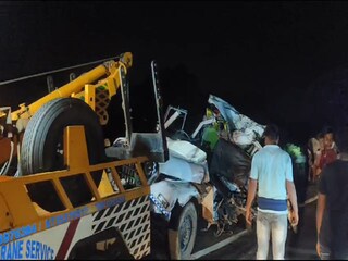 দুর্ঘটনার জেরে দুমড়ে মুচড়ে যাওয়া অ্যাম্বুল্যান্স৷ 