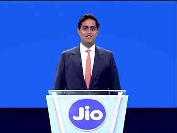 রিলায়েন্স জিও ইনফোকম লিমিটেডের চেয়ারপার্সন আকাশ আম্বানি৷ 
