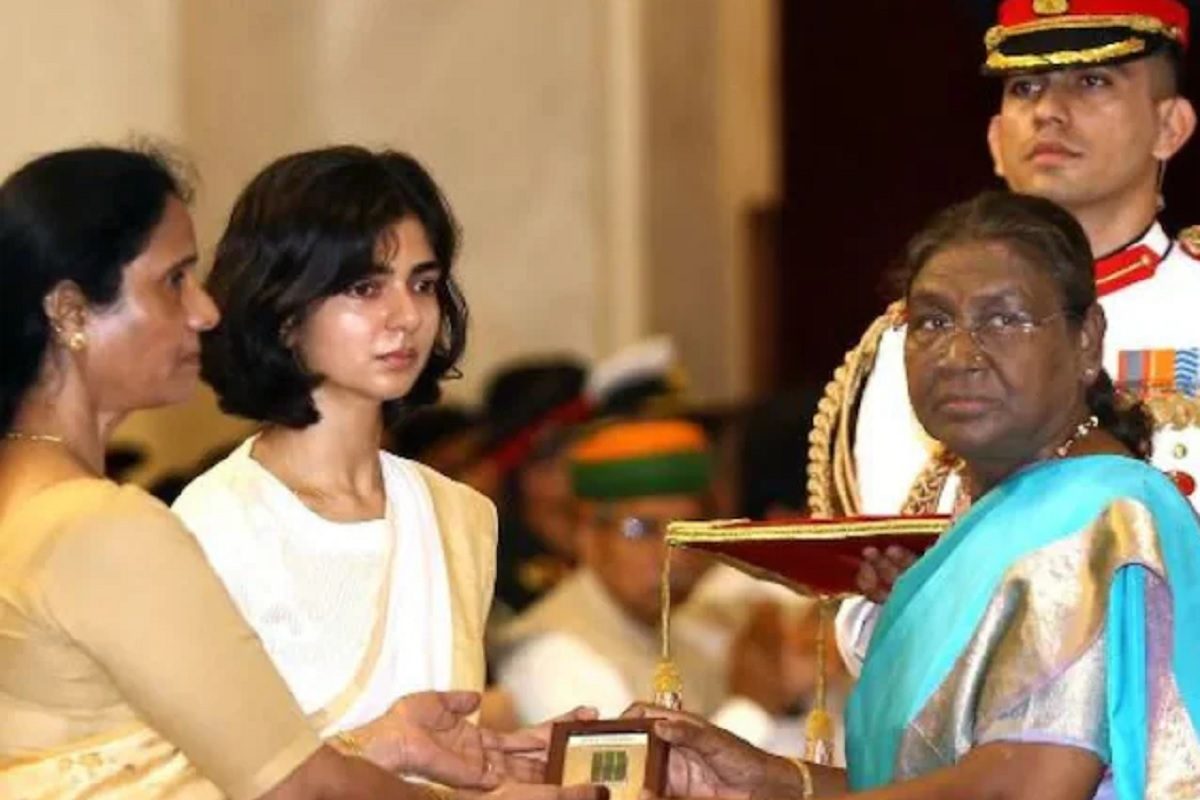 ‘ওঁর স্ত্রী আর আমাদের সঙ্গে থাকেন না’, NOK নিয়ম বদলের দাবি অংশুমানের বাবা-মা-এর ‘ওঁর স্ত্রী আর আমাদের সঙ্গে থাকেন না’, NOK নিয়ম বদলের দাবি অংশুমানের বাবা-মা-এর