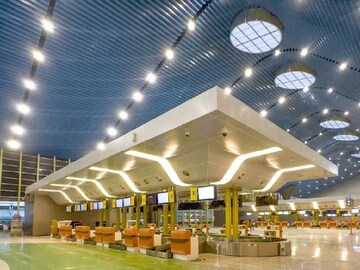 Nine people were arrested by the Air Intelligence Unit of the customs department.
