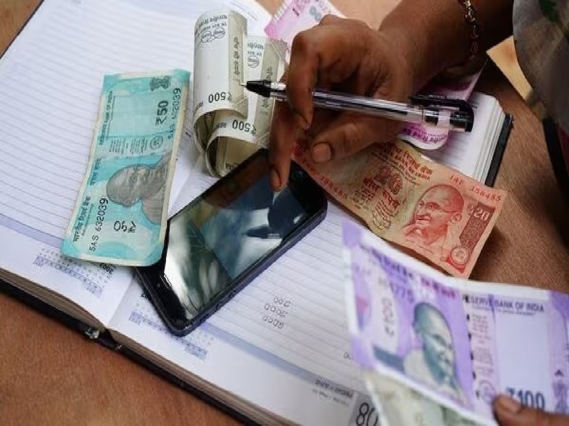 *উৎপাদন খরচ তুলনামূলকভাবে কম, এবং ফলন বেশি, এটি ছোট এবং বড় আকারের কৃষকদের জন্য একইভাবে একটি আকর্ষণীয় ফসল করে তোলে। এখন প্রচুর জায়গায় মহিলারা মাশরুম চাষ করে স্বনির্ভর হওয়ার চেষ্টা করছেন। তবে মাশরুমে যেহেতু জলীয়ভাব বেশি থাকে তাই তাড়াতাড়ি নষ্ট হয়ে যায়। ফাইল ছবি। 