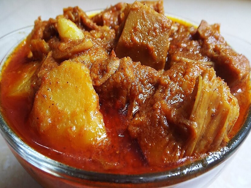 কাঁচাতে এঁচোড় আর পাকলে কাঁঠাল,আট থেকে আশি সকলেই কম-বেশি খেতে পছন্দ করে এই সবজি। এর নাম এক-এক জায়গায় এক-একরকম হয়ে থাকে।