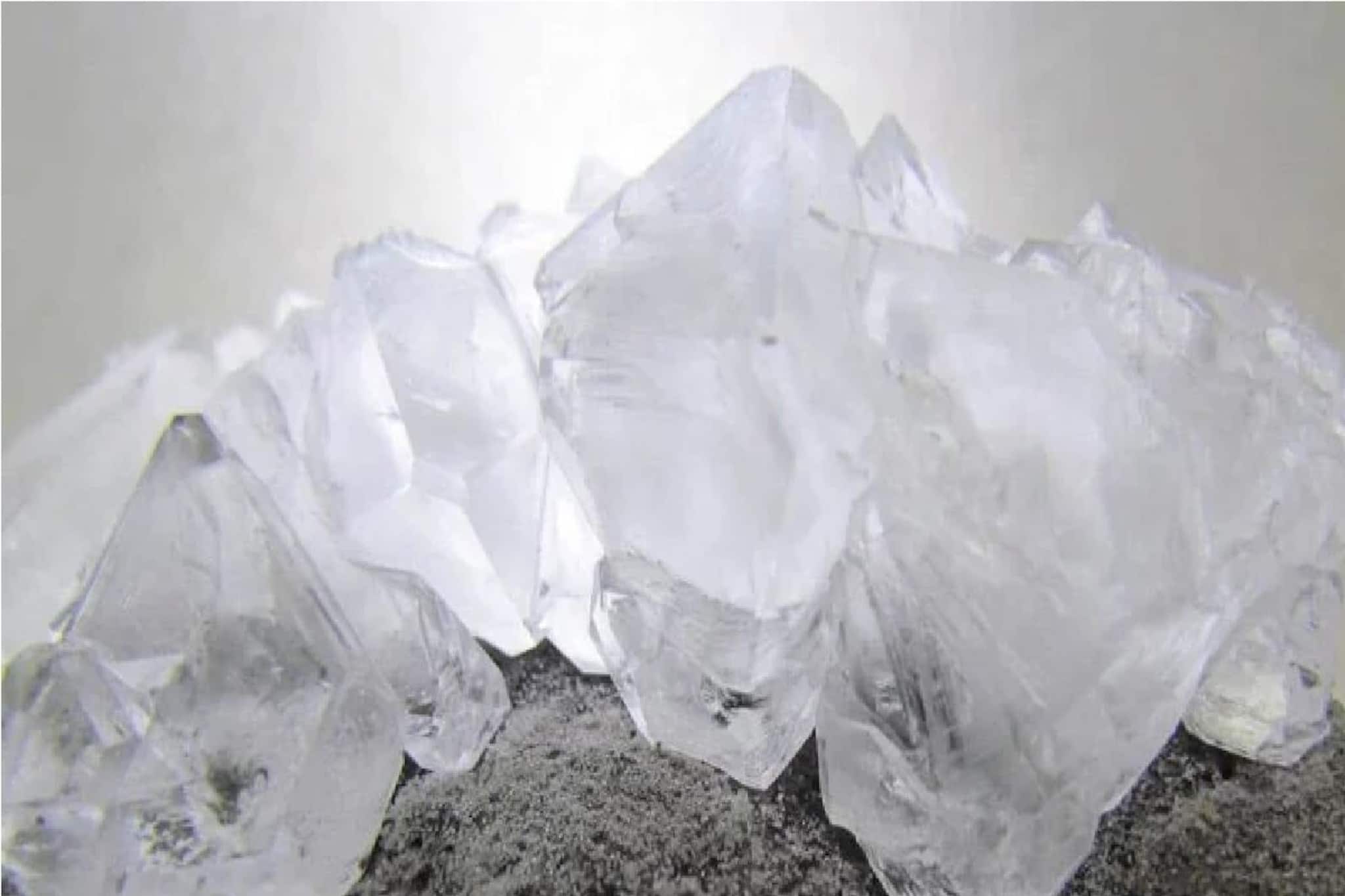 আয়ুর্বেদে ছোট্ট স্ফটিকের এই গুণ অপরিসীম,হুপিং কাশি থেকে অর্শ এইভাবে হবে নিরাময়